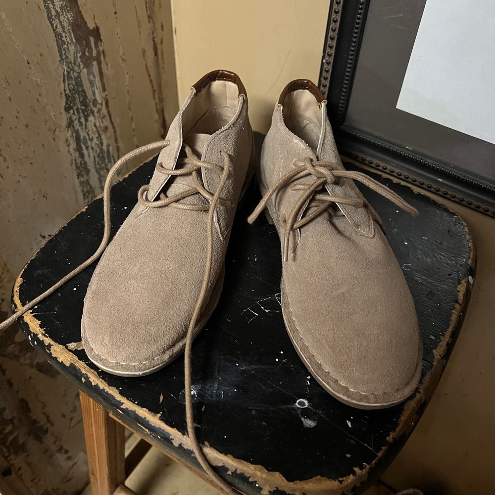 KENNETH COLE NEW YORK Real Deal Sand Suede Chukka Boots NIB Boys Sz 2